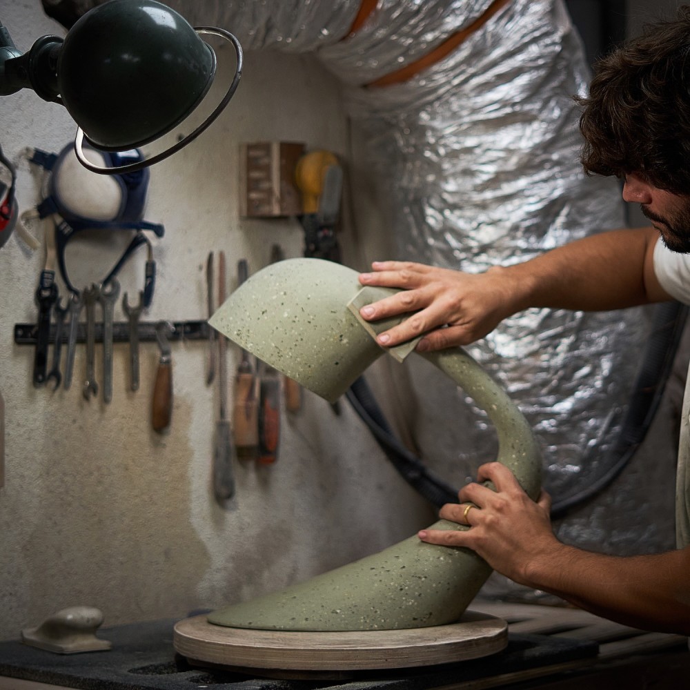 Luminaire artisanal fait main, forme organique, éclairage doux et chaleureux