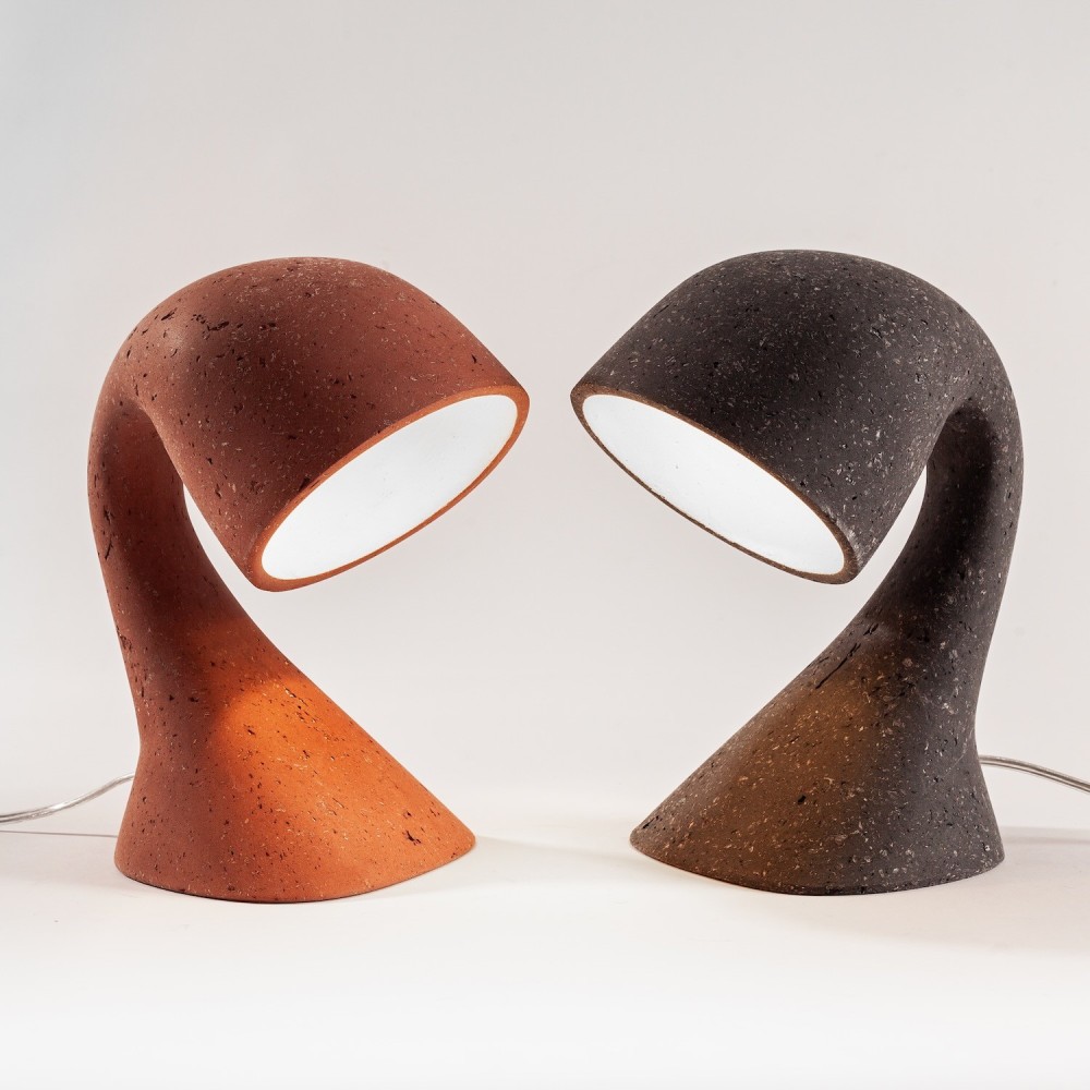 Lampe de chevet sculpturale en papier recyclé, créée à la main dans le Sud de la France