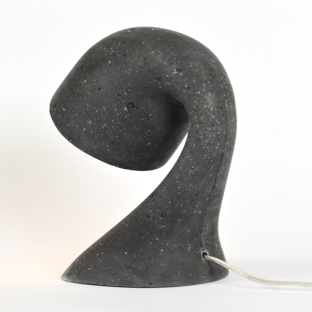 Lampe de chevet sculpturale en papier recyclé, créée à la main dans le Sud de la France