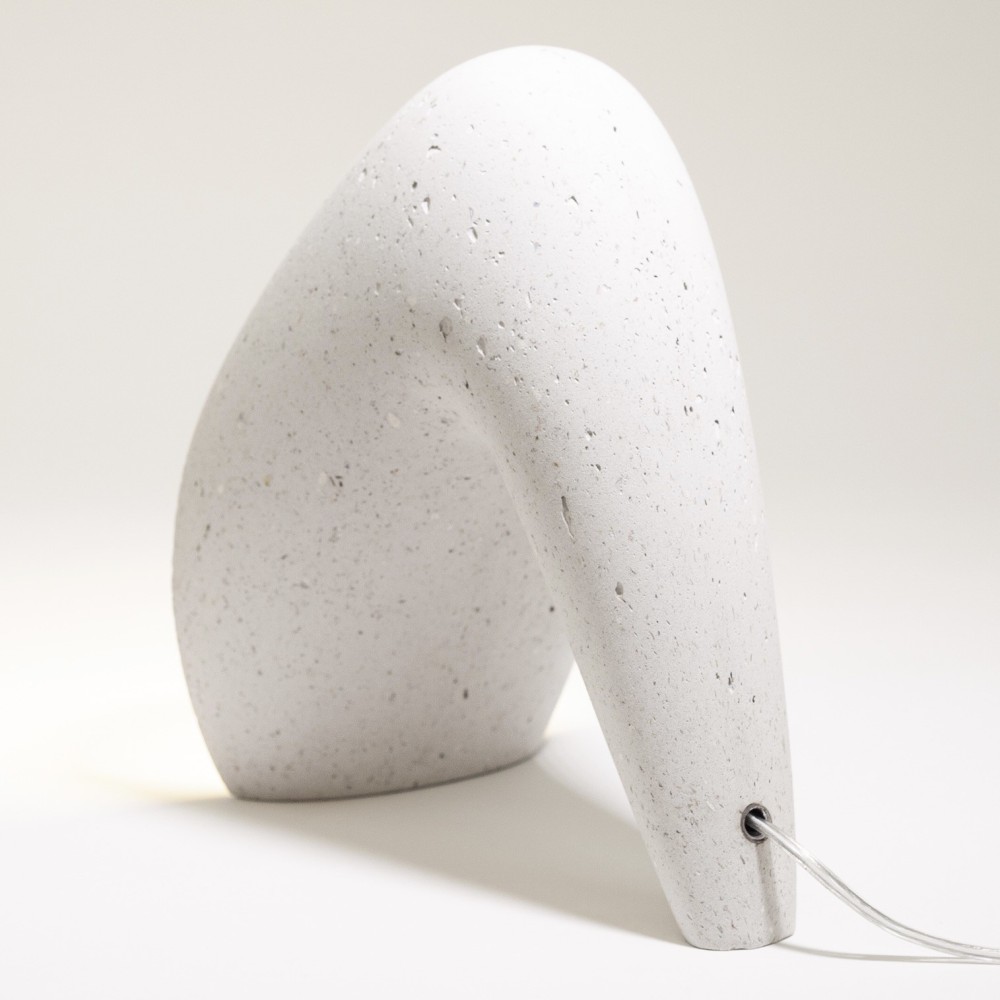Luminaire de table en plâtre et papier recyclé, finitions artisanales