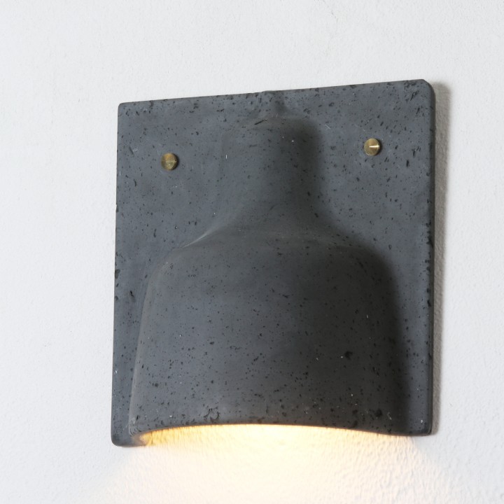 Applique Splitt en pâte de papier recyclé, teinte noir de carbone — Atelier Henri Dejeant