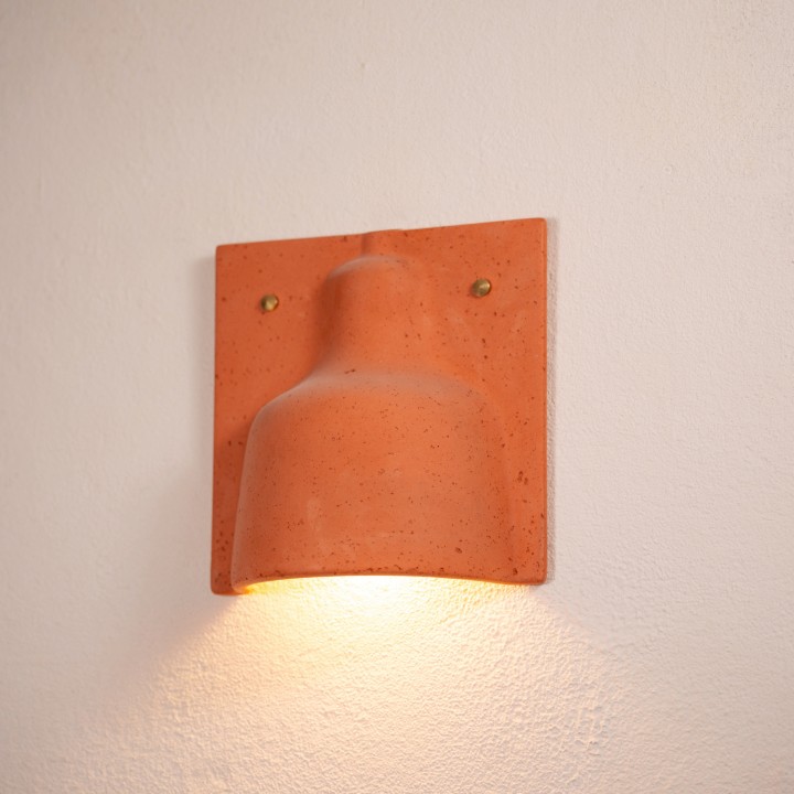 Applique Splitt en pâte de papier recyclé, teinte brique — Atelier Henri Dejeant
