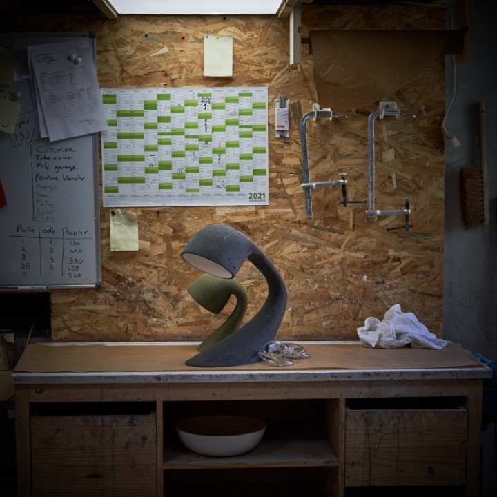 Invider Mom, desk lamp in recycled paper | Henri Dejeant