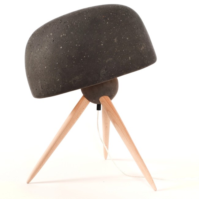 Lampe à poser artisanale avec pieds en bois de hêtre tourné à la main et abat-jour en papier et plâtre Lampe à poser artisanale avec pieds en bois de hêtre tourné à la main et abat-jour en papier et plâtre