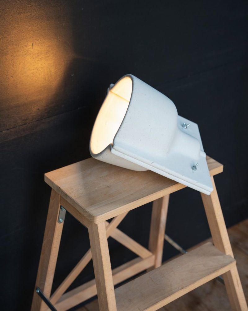 La suspension Splitt, ici en version papier brut. Elle peut aussi être équipée d’un cordon avec prise pour se transforme